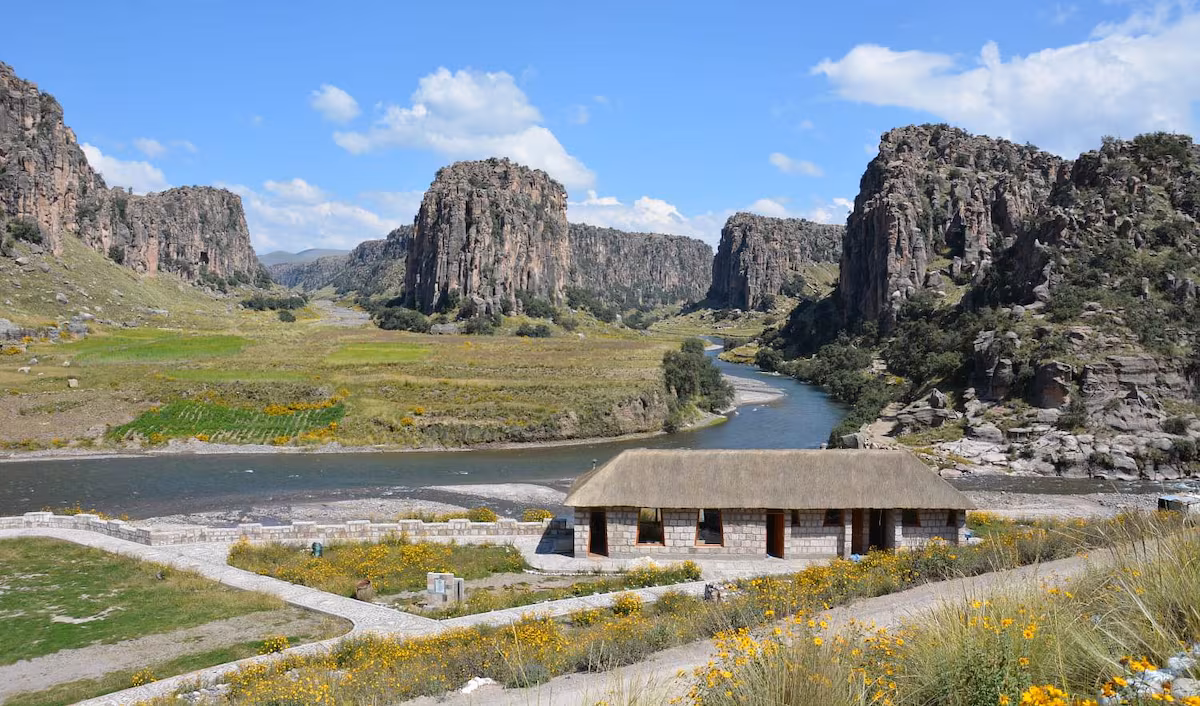 Cusco: Inicia asfaltado para potenciar turismo a la ciudadela inca de T’aqrachullo